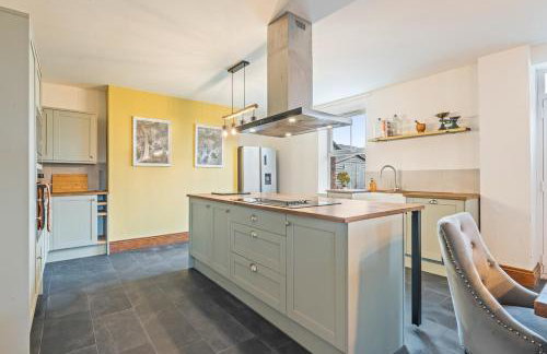 #111 New Farm with hot tub and Sauna - Sleeps 18 - Near Elmore Park - " Perfect for Contractors and Families - Parking space for 10 cars" - Foto 54