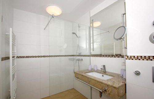 Strandresort Rex Rugia Ferienwohnung 11-2 mit Sauna- und Schwimmbadnutzung im AHOI Sellin - Foto 11