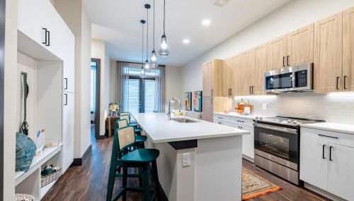 Designer Vibes -Walk-In Shower -Pool Access - Foto 3