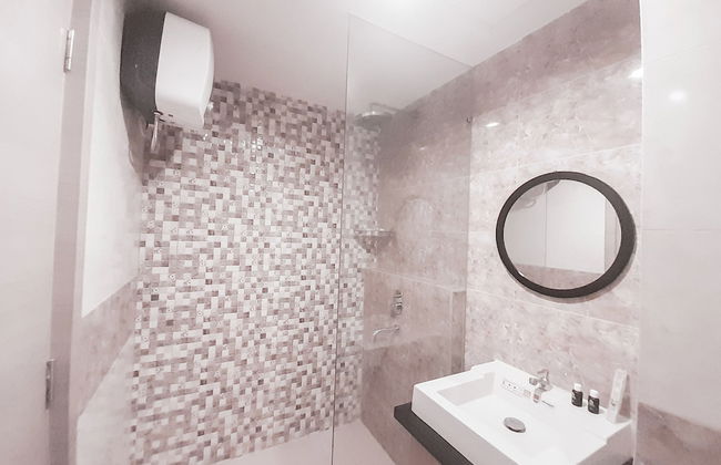 Tranquil And Modern Studio At Mataram City Apartment - Foto 12