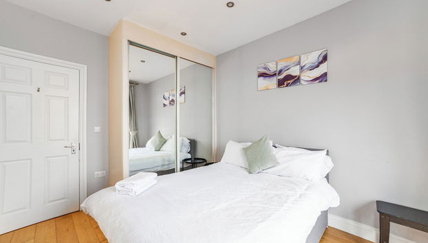 Relax and Unwind 4 King Beds in Holloway - Foto 4, Habitación