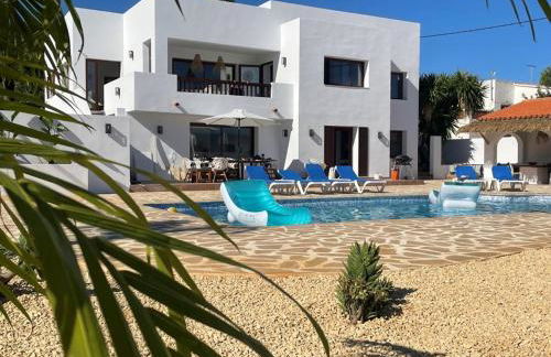 Off-grid Luxury Villa with Tikibar by the pool. - Photo 4