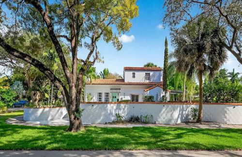 Villa 800 - 3 BEDROOM - 3 AND A HALF BATHROOMS -6 BEDS- Spa like Retreat Saline Pool & Jacuzzi - Foto 69