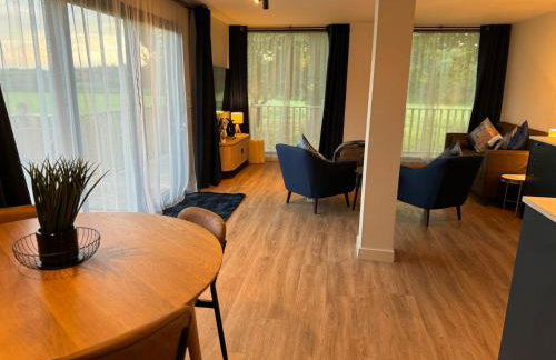 Unbox at Poplar Tree - Photo 52