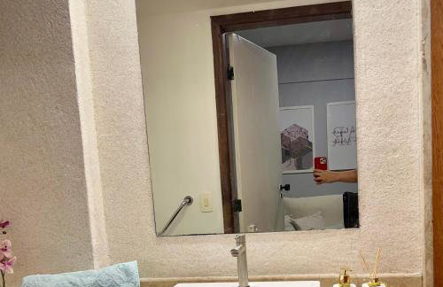 Apto com piscina e garagem para até 04 hóspedes perto SSA Shopping - Foto 24