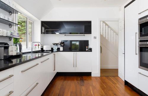 Stunning 5BR Home With Pool - 5 min to Beach - Foto 20