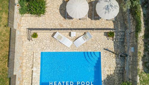 Villa Cocoon - Vacation Home with Heated Pool & Garden - Foto 1, sunbed