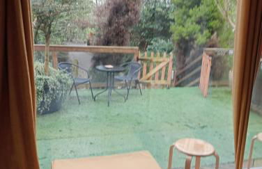 Private Couples hideaway with hot tub - Photo 10