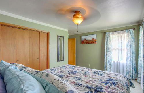 Walk to Park Waterloo Home with Furnished Deck - Foto 15