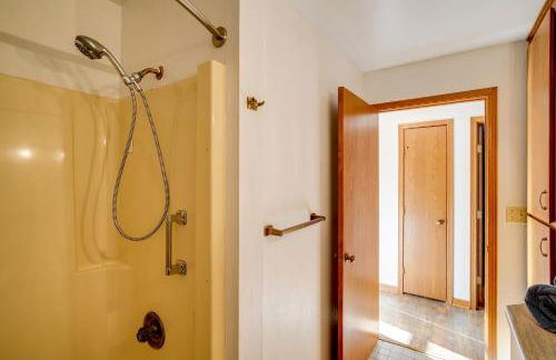 All-Season Lodge 40 Acres Walk to Elkhart Lake! - Foto 17