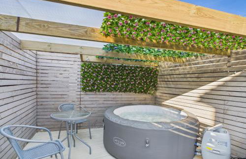Corner House- hot tub and outdoor fireplace - Foto 17