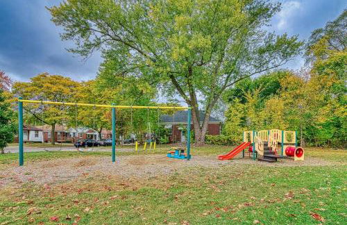 Beautiful Modern home with all year use HOT TUB, Pool table, Game room, & Propane fire pit!! - Foto 39