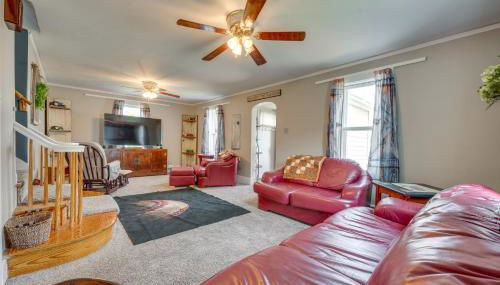 Cozy Iowa Getaway with Patio and Fenced-In Yard! - Foto 4