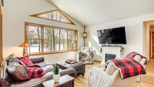 Lakefront Home with Private Beach in Rhinelander! - Foto 1