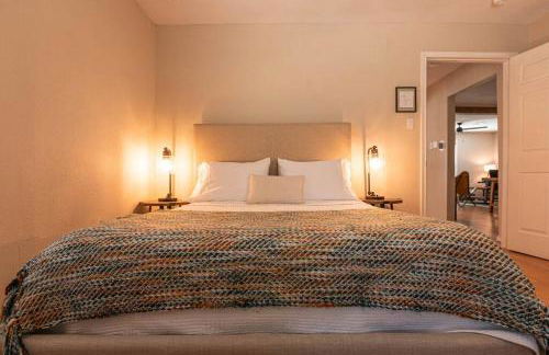 Escape to a Restored 1920s East Waco Bungalow - Photo 16