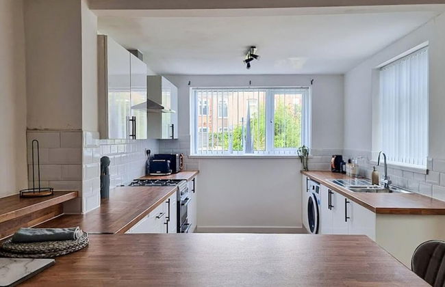 White Cozy House With Pool Table Game Room - Photo 9