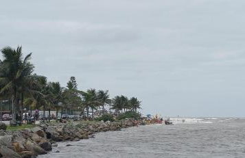 Casa Praiana - Piscina, churrasqueira, Wi-Fi, espaço amplo, garagem, lado praia - Foto 8