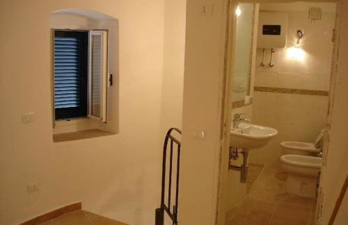 A stone tower 1 - Foto 12