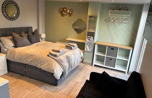 Studio Apartment - Photo 2