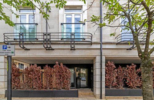 MK CITY CENTRE, THE DIAMOND SUITE, FREE Parking Space, PREMIUM SPACIOUS Apartment with FOOSBALL TABLE - Foto 28