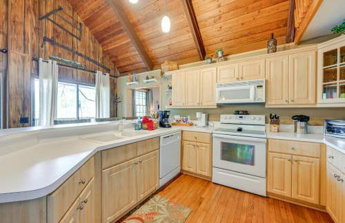 Mtn-View Home with Deck, Fire Pit and BBQ in Almond - Foto 5