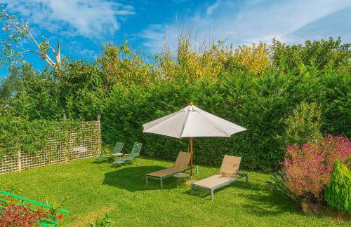 Estia Coastal Dream - Lush & Enchanting Garden Gem - Photo 2