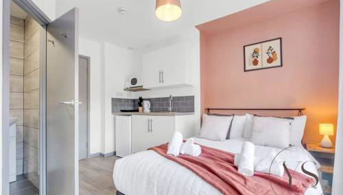 Stylish Longton Studio 2A Near Alton Towers with Smart TV & Kitchenette - Foto 2