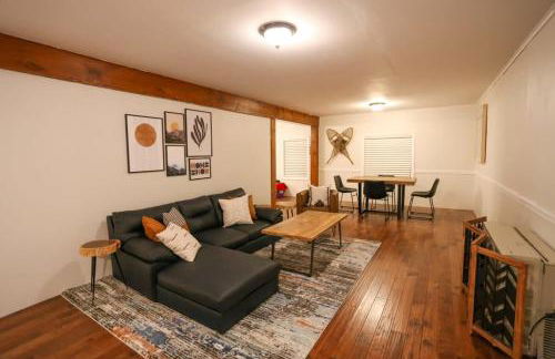 Modern & Cozy Getaway House near Conway lake - Pet Friendly - Foto 5