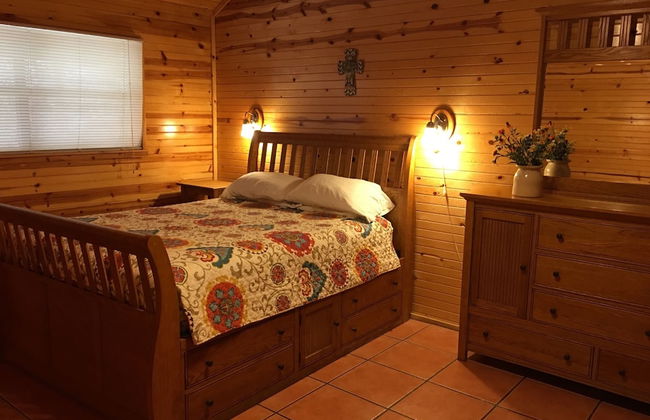 Frio Springs Lodges - Photo 9