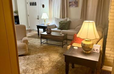 Cozy Cabin Vibe in the City - Foto 12