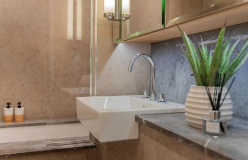 Mayfair's Luxurious Gem with Terrace - Foto 16