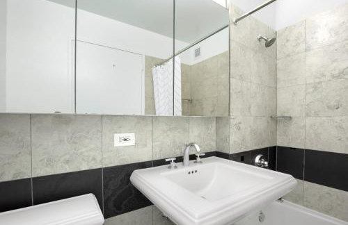 Tribeca 2BR City views Indoor pool Gym NYC-172 - Foto 11