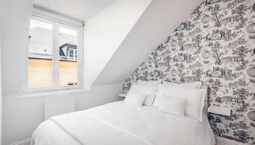 Les Demoiselles à Versailles - Au Pied du Château - Foto 5