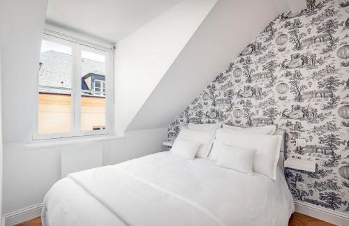 Les Demoiselles à Versailles - Au Pied du Château - Foto 5