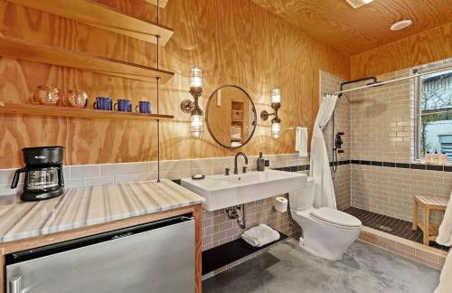 Luxury Riverfront Retreat - 6 Cabins - Private Pool - Photo 71