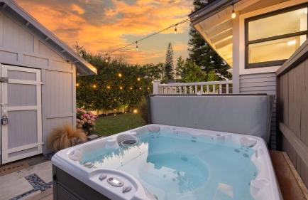 Luxe Backyard Oasis w/ Hot Tub Chic Design South Park Sanctuary - Foto 3