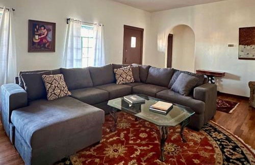 3 bed 2 bath Hacienda near Downtown and NMSU. - Photo 4