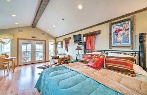 Dreamswest Ennis Studio with Deck and Stunning Views - Foto 11