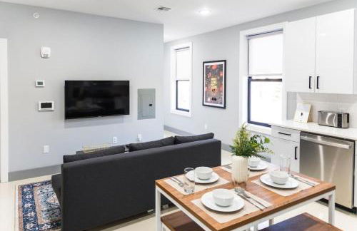 Stylish Two Bedroom Apartment with Free Indoor Parking - Foto 1