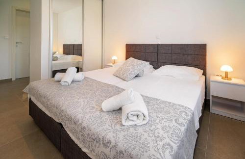 Apartment Juranić II with pool - Photo 14