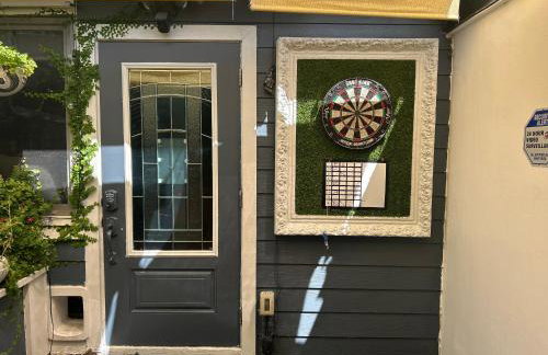 Artistic Retreat, King Suite with Private Balcony! - Foto 78