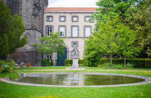 L'HELLENID - Logement Spacieux Proche Cour d'appel Riom - Foto 17