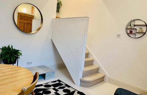 Stylish comfortable home with free parking - Foto 30