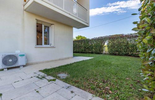 Airport Marco Polo -free park- - Photo 23