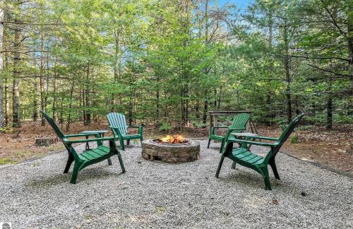 Majestic Escapes Hot Tub Firepit Deck Large Yard - Foto 4