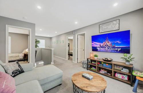 Modern 5BR, Kid-Friendly Home In Poconos with Pool Table - Foto 8