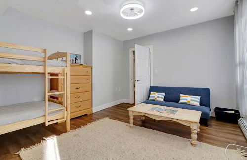 Spacious Central 4BR, Ski & Bike - Photo 15