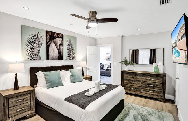 6 BR With Heated Pool Close to Beach - Foto 29