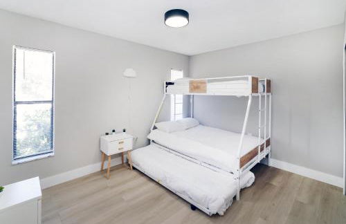 New 6min to 3 Sister Springs, Spacious, Fun with Game Room - Foto 15