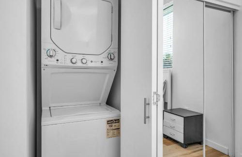 Modern 1-Bedroom Loft in Hollywood with Parking, WiFi & Hollywood Sign View - Foto 19